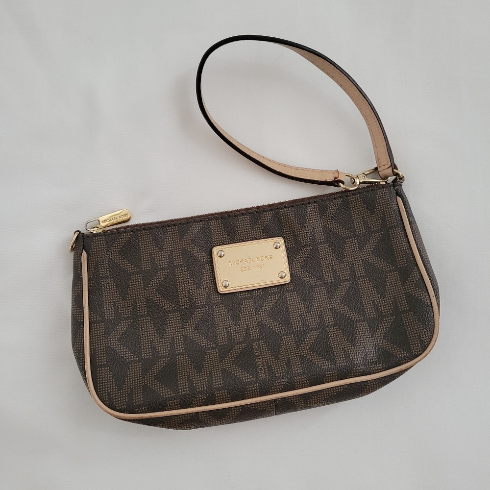 Michael Kors || Brown Monogram Wristlet